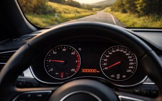 tableau-bord-compteur-route-verdoyante